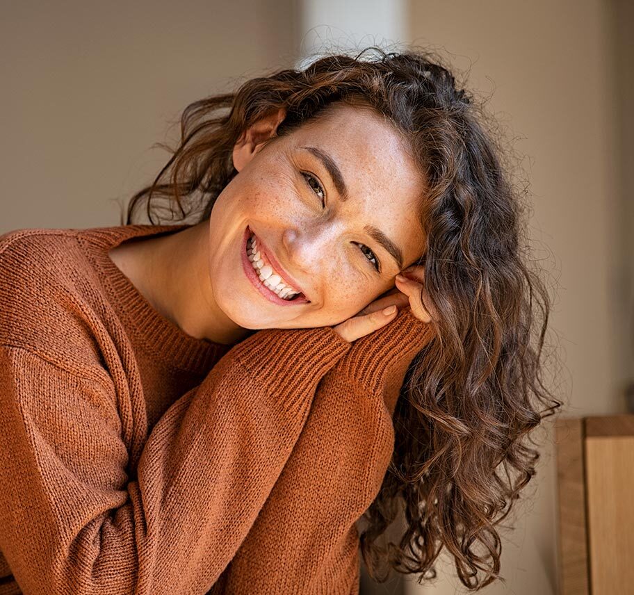 mujer sonriente